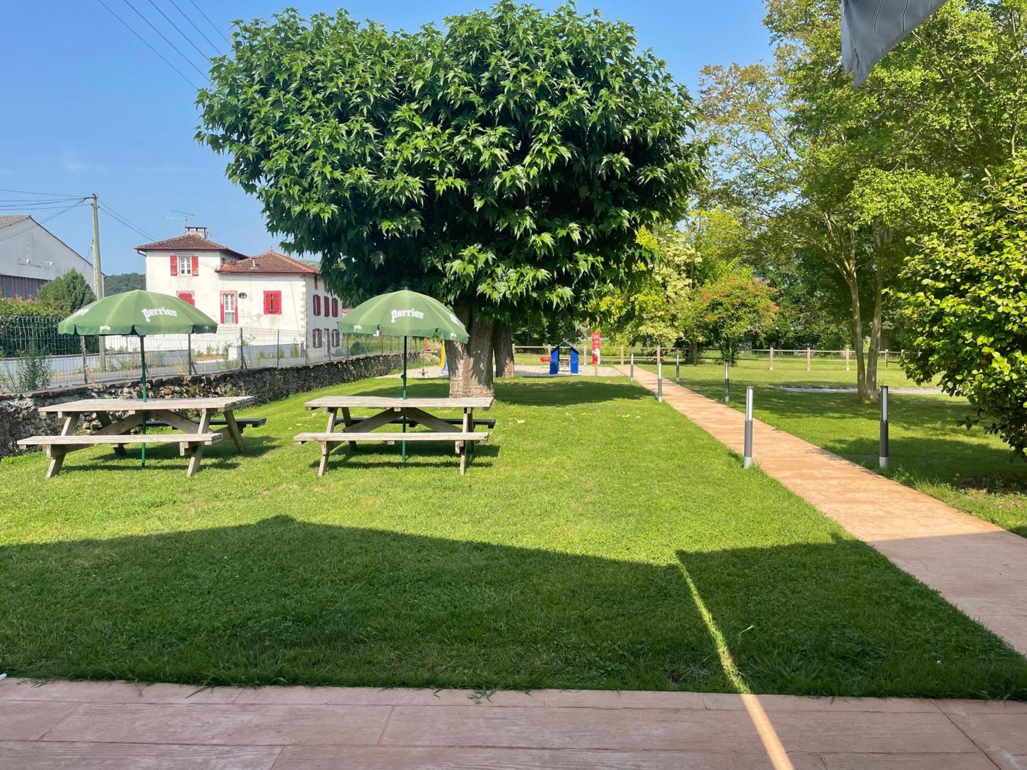 Saint-Jean-le-Vieux  Hotel Mendy מראה חיצוני תמונה
